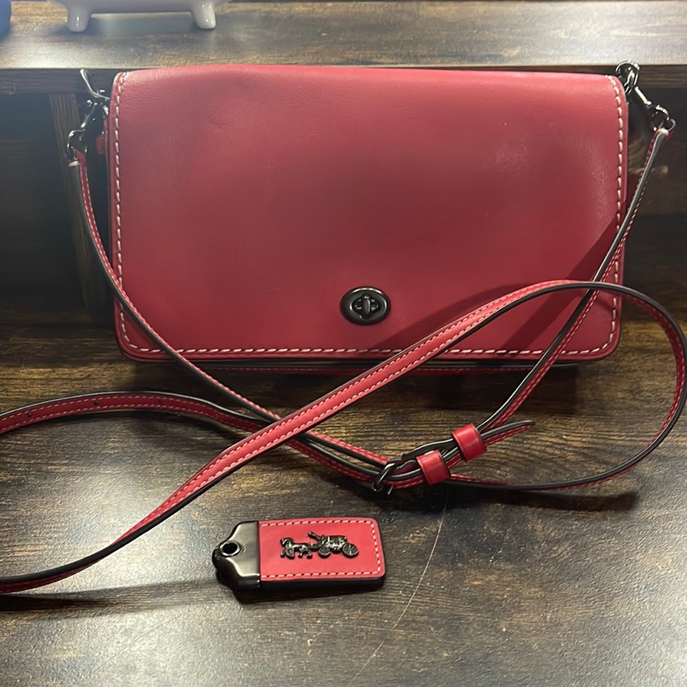 Coach crossbody purse- Excellent condition!!